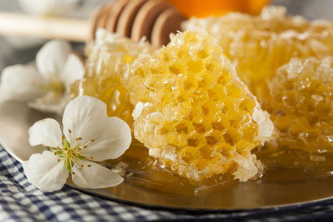Is Honey Safe to Eat While Breastfeeding?